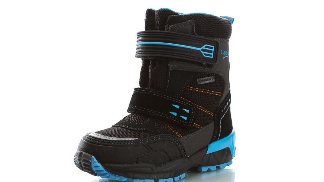 Superfit Culusuk Gore-tex har en Gore-tex-membran som beskytter mot vann. Den skårer høyt på grad av vanntetthet, samt varmeisolasjon. Etter å ha blitt plassert i -20 grader i 30 minutter falt temperaturen i skoen med 8,7 grader. Den tørker derimot ikke spesielt fort, og testen fra Testfakta fant at den inneholdt det kjemiske stoffet PFOA. Finnes i størrelse 23-38. Skårer høyest totalt i testen til Testfakta. Superfit Culusuk Gore-tex har en Gore-tex-membran som beskytter mot vann. Den skårer høyt på grad av vanntetthet, samt varmeisolasjon. Etter å ha blitt plassert i -20 grader i 30 minutter falt temperaturen i skoen med 8,7 grader. Den tørker derimot ikke spesielt fort, og testen fra Testfakta fant at den inneholdt det kjemiske stoffet PFOA. Finnes i størrelse 23-38. Skårer høyest totalt i testen til Testfakta.