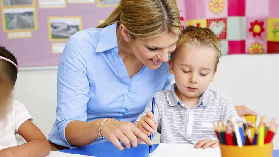 Betalt utdanning: Tokke kommune har sikret seg nok kvalifisert bemanning i barnehagene gjennom å utdanne egne assistenter til barnehagelærere.