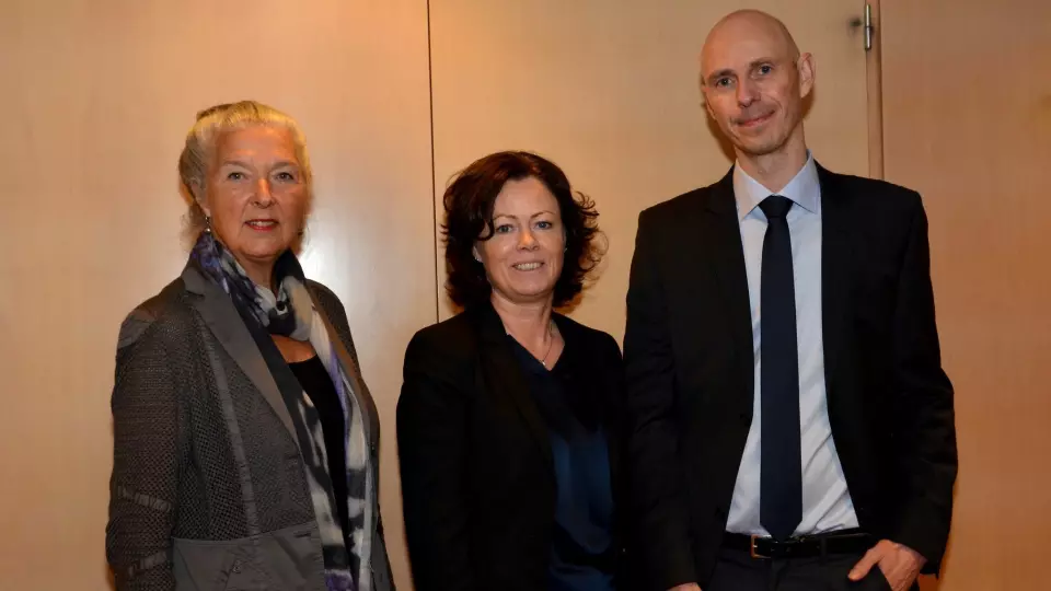 Fra venstre: Leder for utvalget Ann-Kristin Olsen, statsråd Solveig Horne og nestleder Dag Øystein Nordanger.