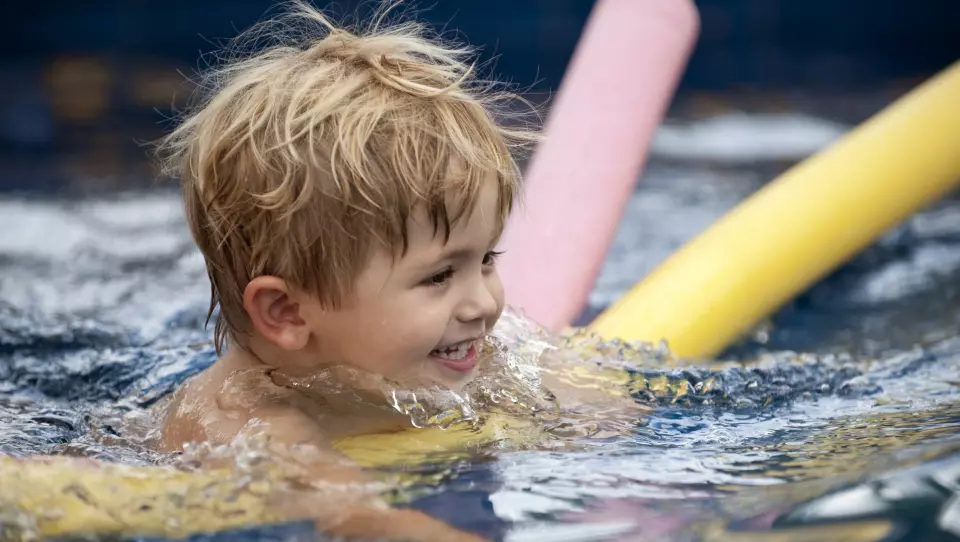 Barnehagebarn i alderen fire til seks år kan få gratis svømmeopplæring.