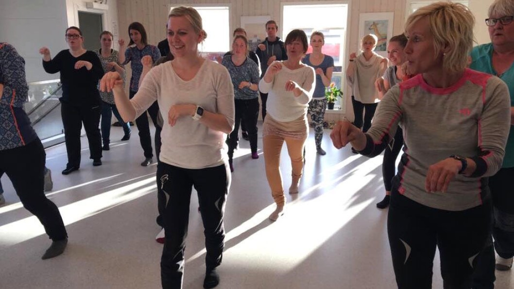 Sist helg var samtlige 20 ansatte i Borgen barnehage på kurs. Nå er de godkjente instruktører innen barneqigong. Sist helg var samtlige 20 ansatte i Borgen barnehage på kurs. Nå er de godkjente instruktører innen barneqigong.