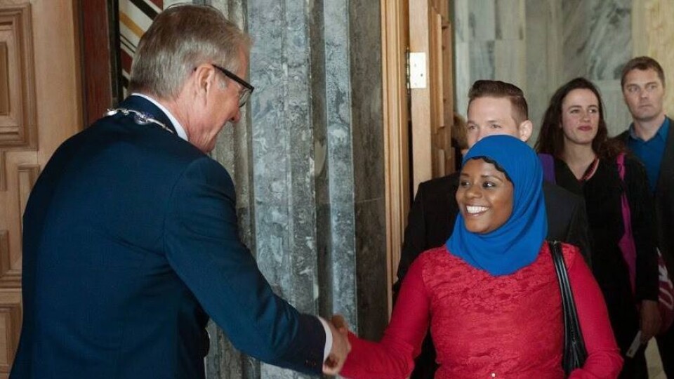 Filmprodusent og daglig leder i Abloom Filmfestival, Faridah Shakoor, møter Oslo-ordfører Fabian Stang under utdelingen av Oslo bys kunstnerpris 2014.