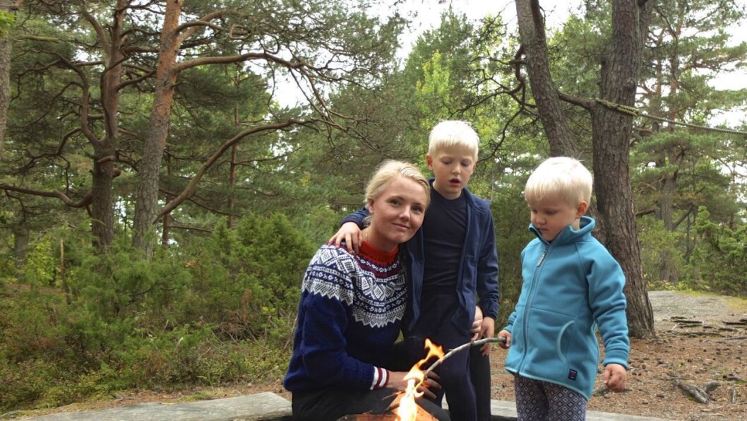 Mamma Karianne Gamkinn med August (6) og Hans Georg (3) Mamma Karianne Gamkinn med August (6) og Hans Georg (3)
