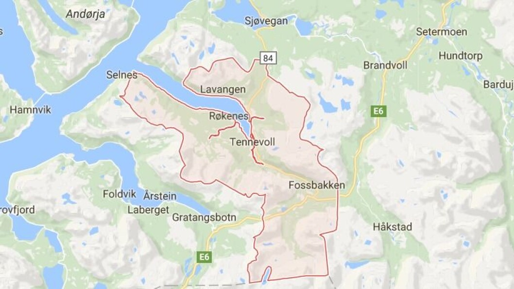 Vannmangel i Lavangen kommune fører til at en barnehage og en skole må holde stengt fredag. Vannmangel i Lavangen kommune fører til at en barnehage og en skole må holde stengt fredag.