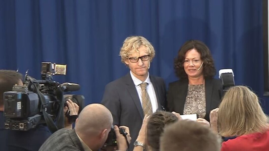 Utvalgsleder Christian B. Sørensen og barneminister Solveig Horne på overrekkelsen av forslag til ny barnevernslov. Utvalgsleder Christian B. Sørensen og barneminister Solveig Horne på overrekkelsen av forslag til ny barnevernslov.
