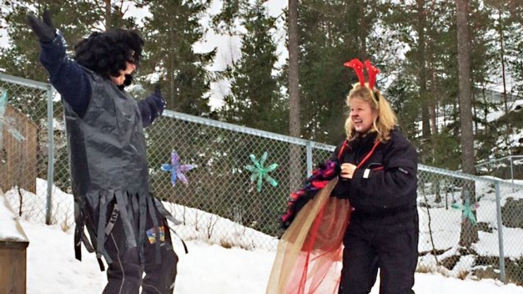 Hektneråsen FUS barnehage i Fjerdingby har lest og dramatisert eventyr i anledning Barnehagedagen 2016. Trollet skal lære seg og danse enten det vil eller ikke. Hektneråsen FUS barnehage i Fjerdingby har lest og dramatisert eventyr i anledning Barnehagedagen 2016. Trollet skal lære seg og danse enten det vil eller ikke.