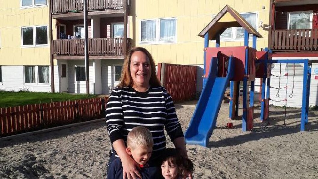 Marita Johansen med to av barna i Bjørkmo barnehage. Sist mandag gikk den foreldreeide barnehagen inn i Hoppensprett. Marita Johansen med to av barna i Bjørkmo barnehage. Sist mandag gikk den foreldreeide barnehagen inn i Hoppensprett.