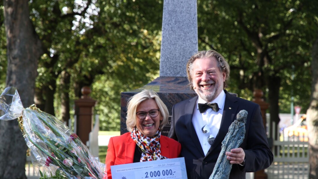Ada Sofie Austegard med beviset på at hun er Årets Ladejarl 2017. Ada Sofie Austegard med beviset på at hun er Årets Ladejarl 2017.