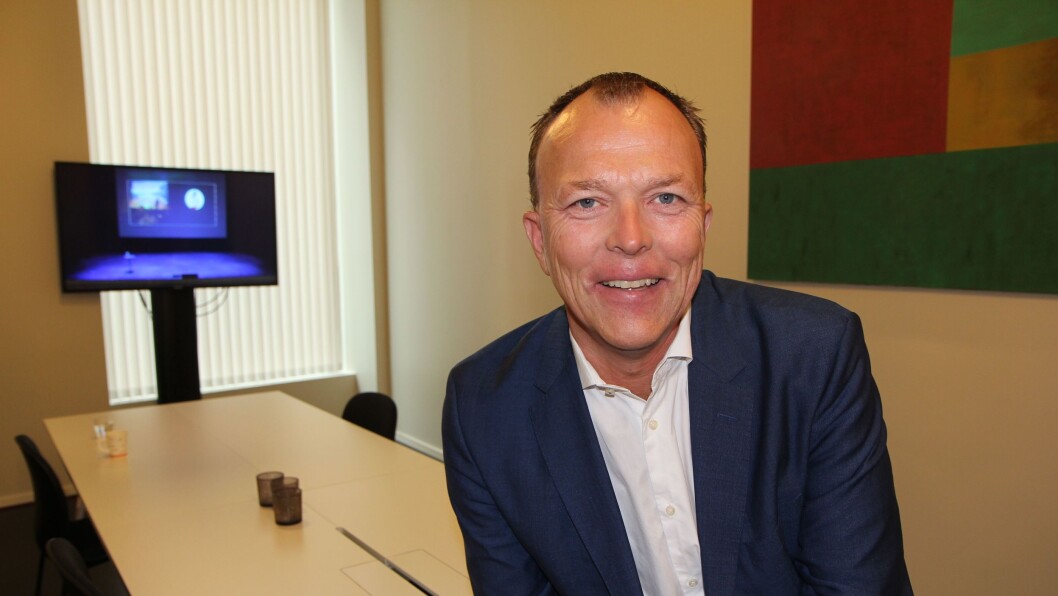 Nils Apeland er høyskolelærer i PR-fag ved Høyskolen Kristiania. Apeland skrev Norges første bok om omdømmebygging i 2007 og ble samme år tildelt Kommunikasjonsbransjens første hederspris. Nils Apeland er høyskolelærer i PR-fag ved Høyskolen Kristiania. Apeland skrev Norges første bok om omdømmebygging i 2007 og ble samme år tildelt Kommunikasjonsbransjens første hederspris.