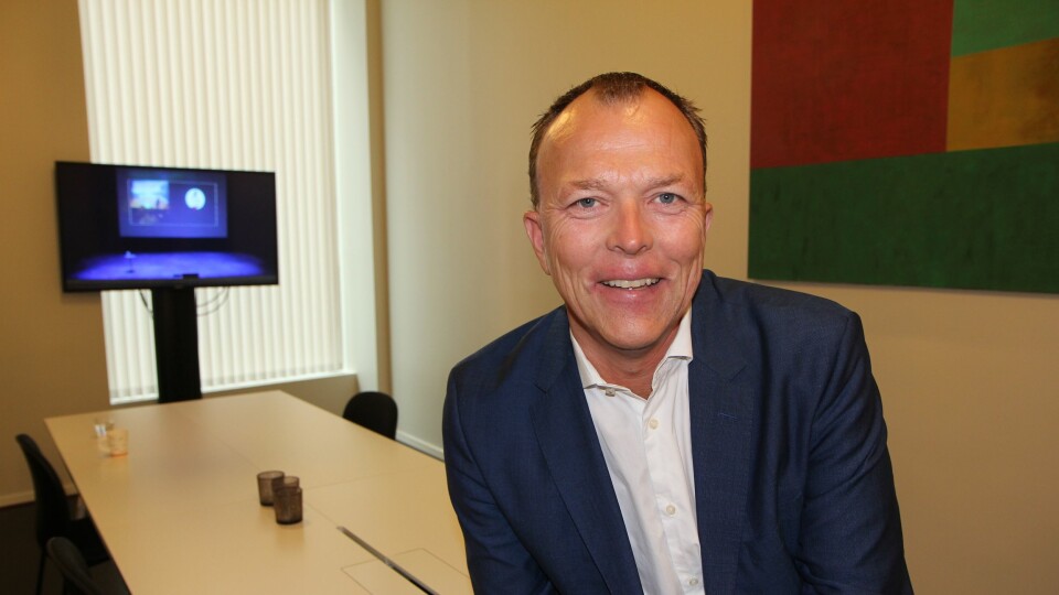 Nils Apeland er høyskolelærer i PR-fag ved Høyskolen Kristiania. Apeland skrev Norges første bok om omdømmebygging i 2007 og ble samme år tildelt Kommunikasjonsbransjens første hederspris.