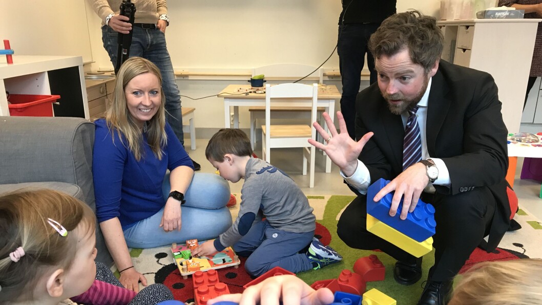 Kunnskapsminister Torbjørn Røe Isaksen (H). Bildet er tatt i en annen sammenheng, og de andre personene på bildet har ingenting med innholdet i artikkelen å gjøre. Kunnskapsminister Torbjørn Røe Isaksen (H). Bildet er tatt i en annen sammenheng, og de andre personene på bildet har ingenting med innholdet i artikkelen å gjøre.
