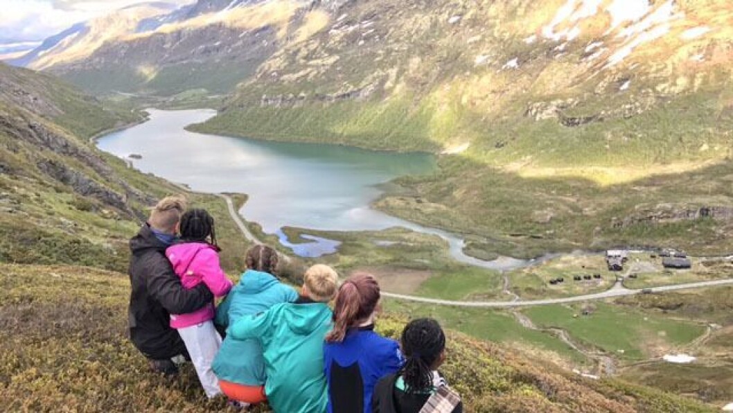 Læringsverkstedets sommercamp på Bøverton som ligger vakkert plassert ved foten av Jotunheimen på Sognefjellet. Læringsverkstedets sommercamp på Bøverton som ligger vakkert plassert ved foten av Jotunheimen på Sognefjellet.