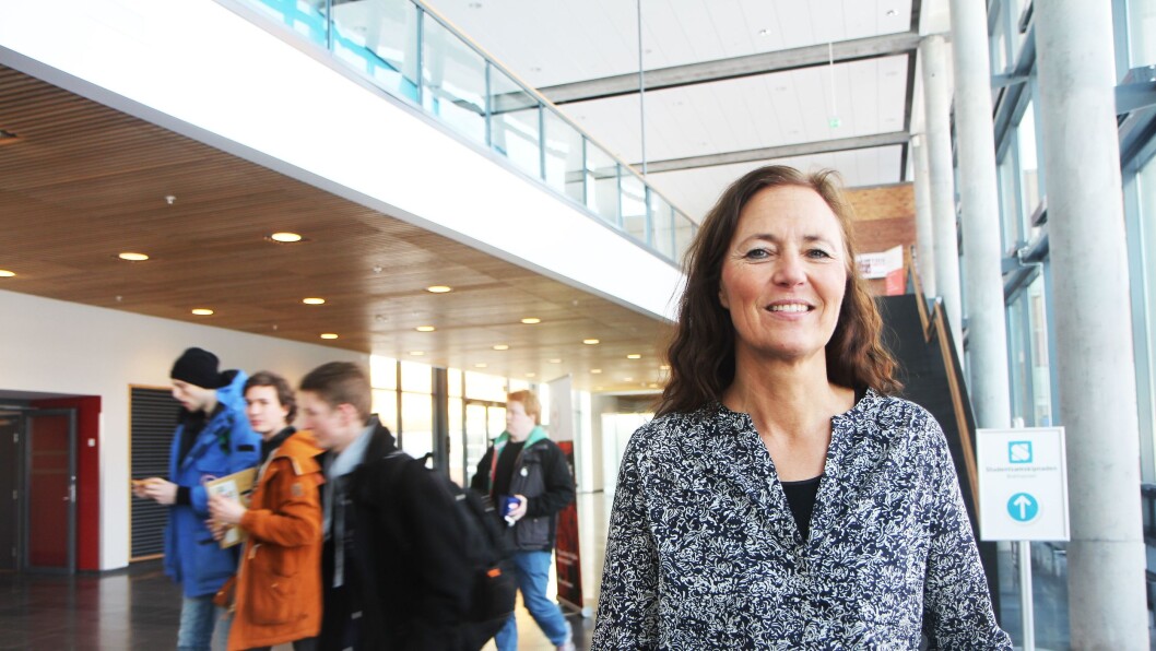 - Er bleieskift omsorg? Ikke hvis den psykiske delen ikke er med, sier Kristin Rydjord Tholin ved Høgskolen i Vestfold og Buskerud. - Er bleieskift omsorg? Ikke hvis den psykiske delen ikke er med, sier Kristin Rydjord Tholin ved Høgskolen i Vestfold og Buskerud.