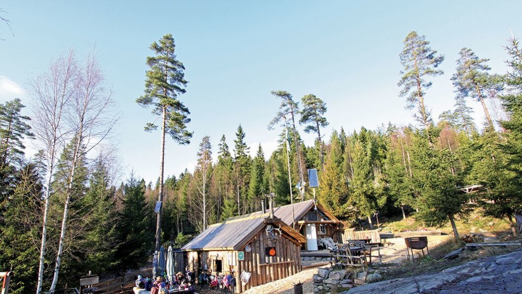 Holder fortet: Fortet naturbarnehage har plass til 22 barn. Veldig god plass faktisk, i og med at de stort sett er ute hele året. Holder fortet: Fortet naturbarnehage har plass til 22 barn. Veldig god plass faktisk, i og med at de stort sett er ute hele året.