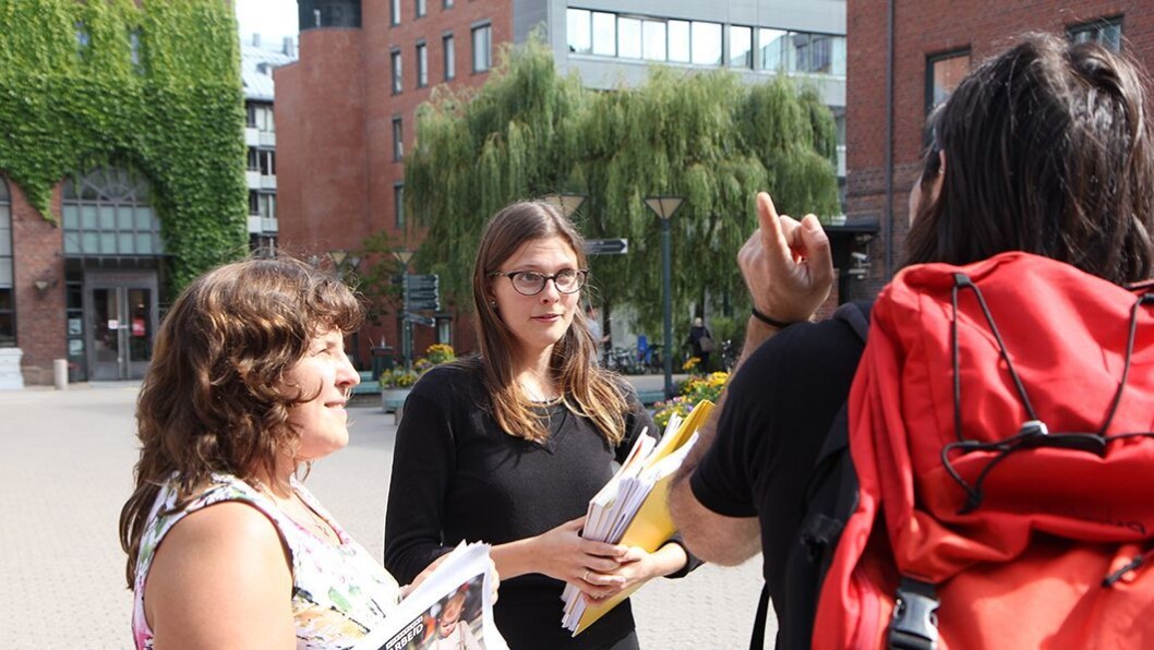 God kommunikasjon: – Hensikten med kurset «Barnehagenorsk» er å styrke kursdeltakernes norskferdigheter og evne til å kommunisere skriftlig og muntlig i arbeidet i barnehagen, sier høgskolelektor Elena Tkachenko (t.v). Medutvikler av kurset, Benedikte Homme Fevolden legger til at kurset også styrker studentenes faglige og digitale kompetanse. God kommunikasjon: – Hensikten med kurset «Barnehagenorsk» er å styrke kursdeltakernes norskferdigheter og evne til å kommunisere skriftlig og muntlig i arbeidet i barnehagen, sier høgskolelektor Elena Tkachenko (t.v). Medutvikler av kurset, Benedikte Homme Fevolden legger til at kurset også styrker studentenes faglige og digitale kompetanse.