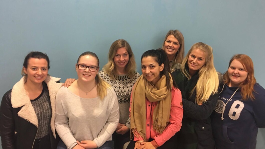 Silje Marie Bohmann, Tanya Marie Løvlie Asbjørnsen, Katarina Meyer, Meryem Ebru Taymur, Heidi Utne, Gentiana Bicaj og Maria Andersen er barnehagelærerstudenter ved Høgskolen i Østfold. Silje Marie Bohmann, Tanya Marie Løvlie Asbjørnsen, Katarina Meyer, Meryem Ebru Taymur, Heidi Utne, Gentiana Bicaj og Maria Andersen er barnehagelærerstudenter ved Høgskolen i Østfold.
