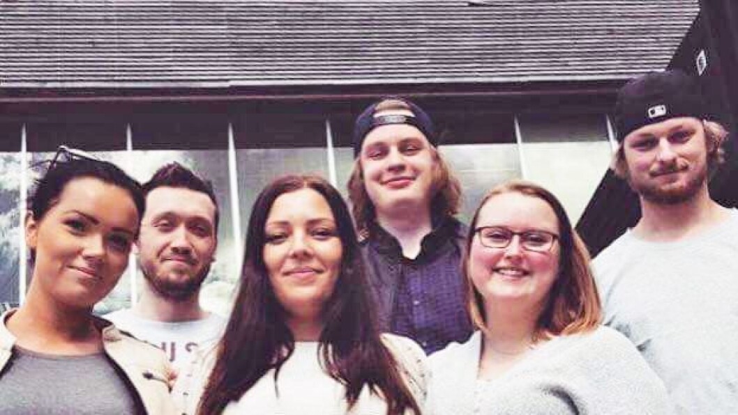 Elin Øibakken, Hannah Jambak Varden, Mia Moen, Ole Andreas Skaara, Per-Ole Åkerman og Robin Andrè Karlstad er barnehagelærerstudenter ved Høgskolen i Østfold. Elin Øibakken, Hannah Jambak Varden, Mia Moen, Ole Andreas Skaara, Per-Ole Åkerman og Robin Andrè Karlstad er barnehagelærerstudenter ved Høgskolen i Østfold.