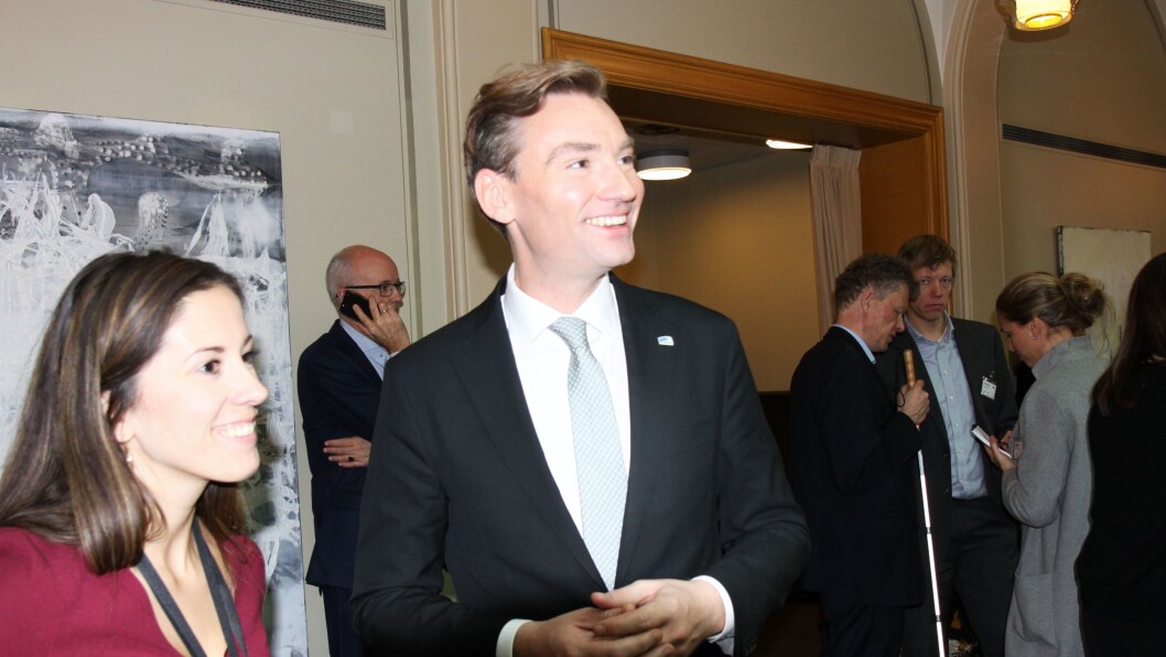 Kunnskapsministervikar Henrik Asheim i Stortingets minglehall etter å ha presentert statsbudsjettet for 2018. Kunnskapsministervikar Henrik Asheim i Stortingets minglehall etter å ha presentert statsbudsjettet for 2018.
