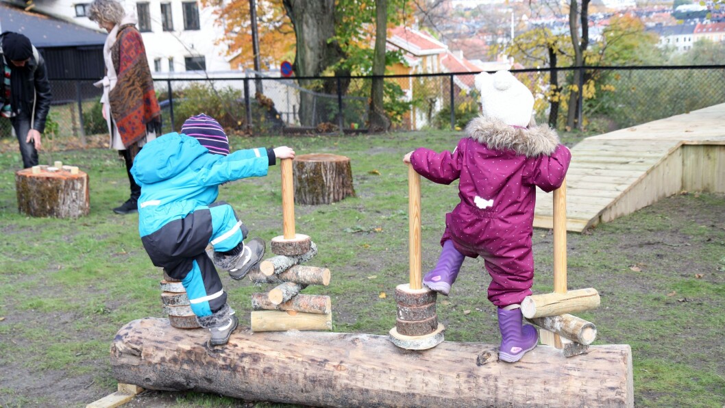 Kuben er tilrettelagt for å gi barnehagebarna erfaringer med realfaglige tema i uterommet. Kuben er tilrettelagt for å gi barnehagebarna erfaringer med realfaglige tema i uterommet.