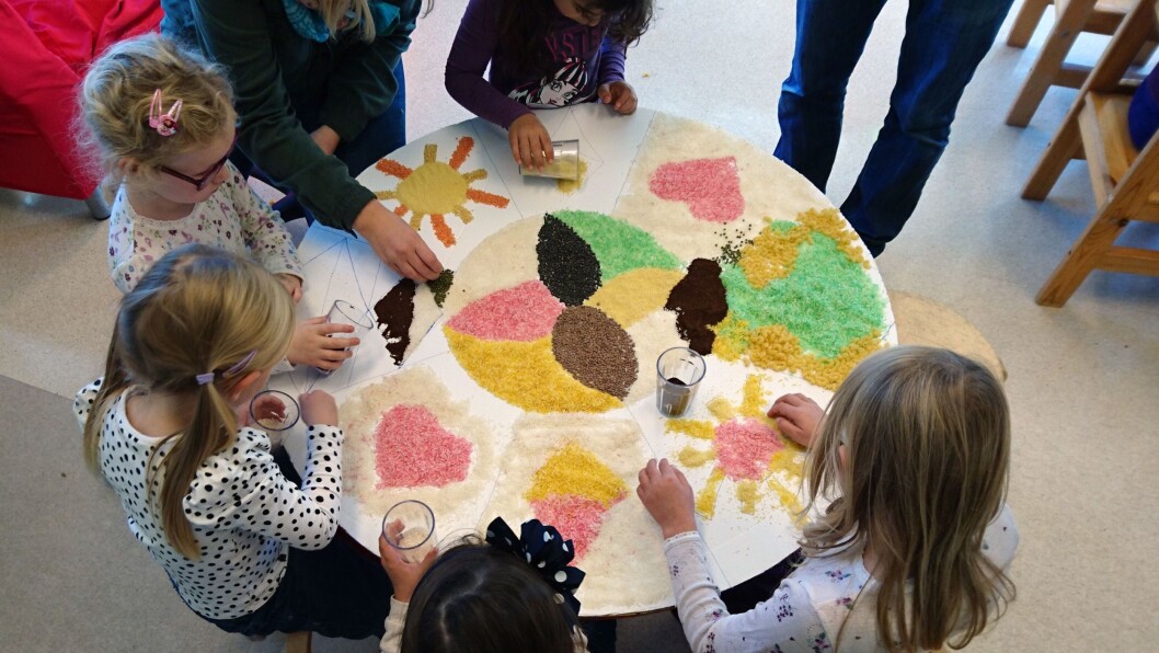 Gråtass barnehage i Fredrikstad er med i et internasjonalt prosjekt kalt «Let the children change the world». Gråtass barnehage i Fredrikstad er med i et internasjonalt prosjekt kalt «Let the children change the world».