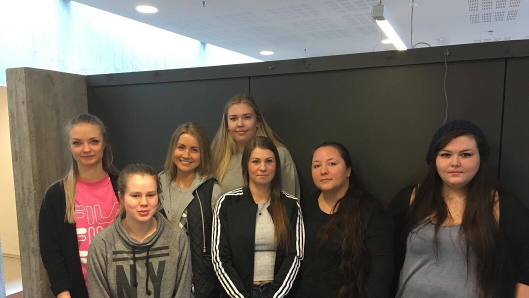 Fra venstre: Cecilie Marie Oppebøen Sælid, Eli Kristine Richard, Julie Renate Kabo, Monica Grønlund, Marita Svendsen, Lene Helland og Sunniva Renate Vik. Barnehagelærerstudenter ved Høgskolen i Østfold, avdeling Remmen. Fra venstre: Cecilie Marie Oppebøen Sælid, Eli Kristine Richard, Julie Renate Kabo, Monica Grønlund, Marita Svendsen, Lene Helland og Sunniva Renate Vik. Barnehagelærerstudenter ved Høgskolen i Østfold, avdeling Remmen.