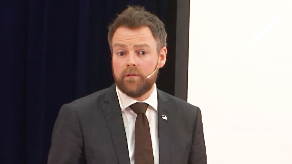 Kunnskapsminister Torbjørn Røe Isaksen (H) presenterer nye tiltak mot mobbing på Ila skole.