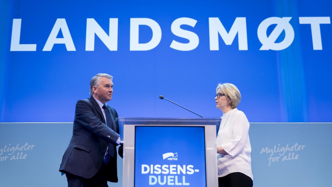 Høyres parlamentariske leder Trond Helleland og Kristin Vinje i Oslo Høyre debatterer barnetrygden. Høyres parlamentariske leder Trond Helleland og Kristin Vinje i Oslo Høyre debatterer barnetrygden.