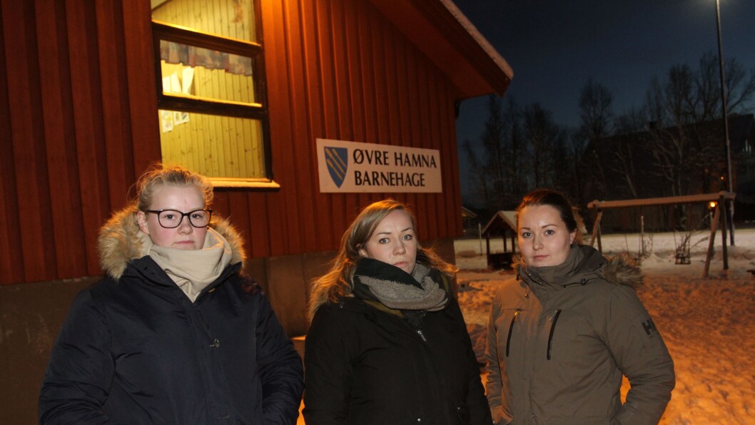 Foreldresamarbeidsutvalget, her representert ved Ida Skøyen, Anette M. Lorentsen og Anniken Gjendahl, har startet underskriftskampanje for å berge Øvre Hamna barnehage. Foreldresamarbeidsutvalget, her representert ved Ida Skøyen, Anette M. Lorentsen og Anniken Gjendahl, har startet underskriftskampanje for å berge Øvre Hamna barnehage.