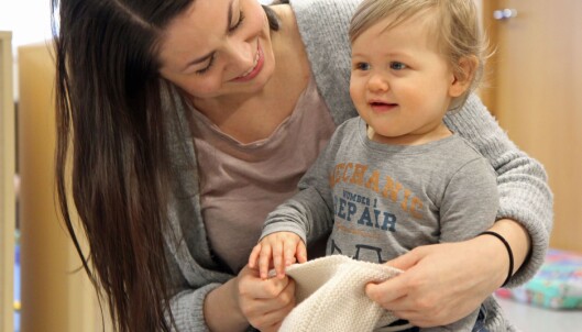 Ett år gamle Emil og mamma Amalie Kolsing syntes det var for tidlig å begynne i barnehagen sju måneder gammel. Nå må de vente til høsten. Ett år gamle Emil og mamma Amalie Kolsing syntes det var for tidlig å begynne i barnehagen sju måneder gammel. Nå må de vente til høsten.