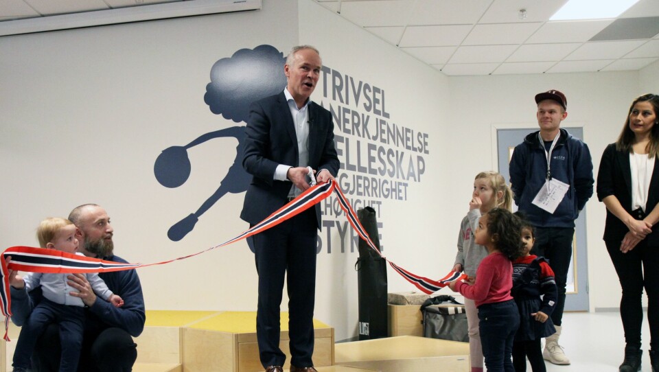 Kunnskapsminister Jan Tore Sanner (H) fikk æren av å åpne Valle Hovin Idrettsbarnehage.