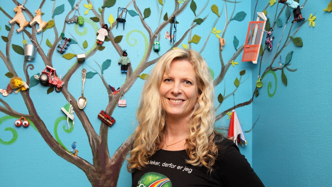 Trude Anette Brendeland kaller seg Fantasifantasten og er utdannet barnehagelærer med fordypning i barnekultur og kulturformidling. Hun har skrevet flere bøker og holder kurs og foredrag for barnehageansatte. Trude Anette Brendeland kaller seg Fantasifantasten og er utdannet barnehagelærer med fordypning i barnekultur og kulturformidling. Hun har skrevet flere bøker og holder kurs og foredrag for barnehageansatte.