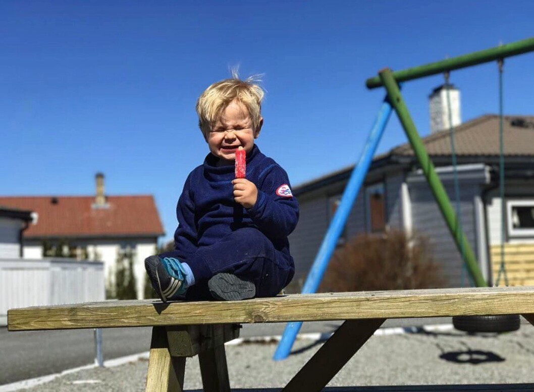 Treåringen Joakim er veldig sosial og liker å være sammen med folk, forteller pappa. Treåringen Joakim er veldig sosial og liker å være sammen med folk, forteller pappa.