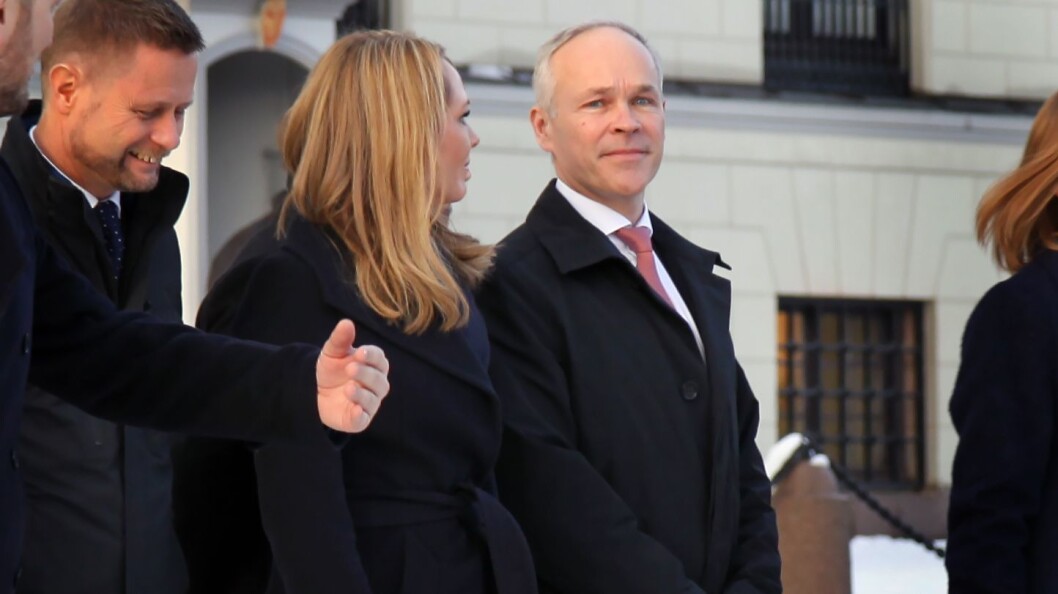 Kunnskapsminister Jan Tore Sanner (H) blir i dette debattinnlegget utfordret på om han mener at den foreslåtte normen for grunnbemanning gir nok voksne rundt barna i barnehage. Foto: Silje Wiken Sandgrind Kunnskapsminister Jan Tore Sanner (H) blir i dette debattinnlegget utfordret på om han mener at den foreslåtte normen for grunnbemanning gir nok voksne rundt barna i barnehage. Foto: Silje Wiken Sandgrind