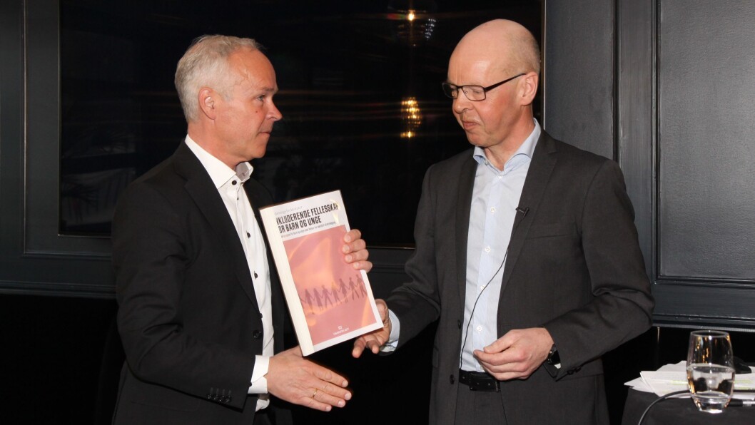 Kunnskapsministeren fikk 4. april overlevert rapporten «Inkluderende fellesskap for barn og unge» fra en ekspertgruppe ledet av professor Thomas Nordahl. Kunnskapsministeren fikk 4. april overlevert rapporten «Inkluderende fellesskap for barn og unge» fra en ekspertgruppe ledet av professor Thomas Nordahl.