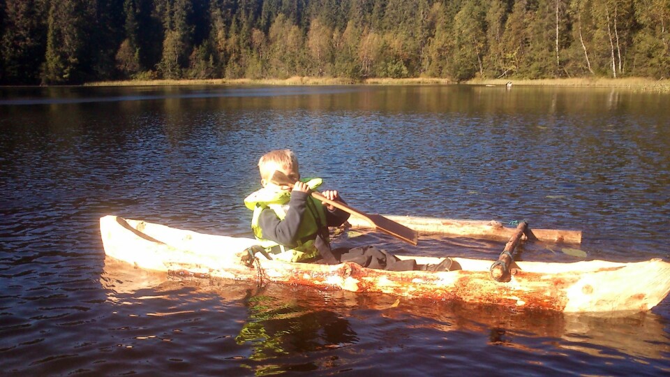 Barna i Småtjern Naturbarnehage har så langt sjøsatt tre kanoer.