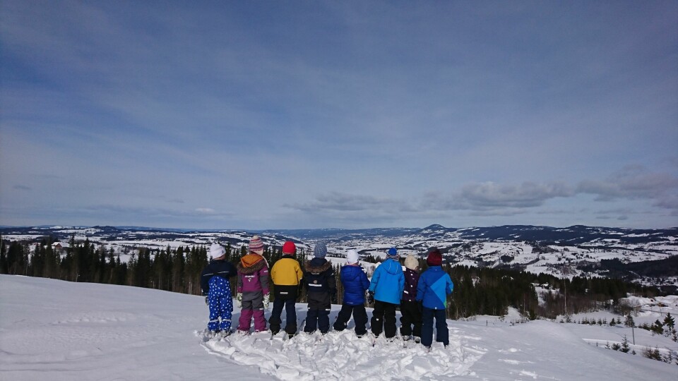 Barnehagen ligger i snørikt område og i løpet av vinteren er barna ofte på skiturer.