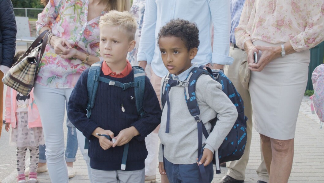 Skolestart er både spennende og litt skummelt for mange. Til tv-serien hadde NRK Super sørget for å finne barn som de følte seg trygge på ville takle overgangen. Skolestart er både spennende og litt skummelt for mange. Til tv-serien hadde NRK Super sørget for å finne barn som de følte seg trygge på ville takle overgangen.