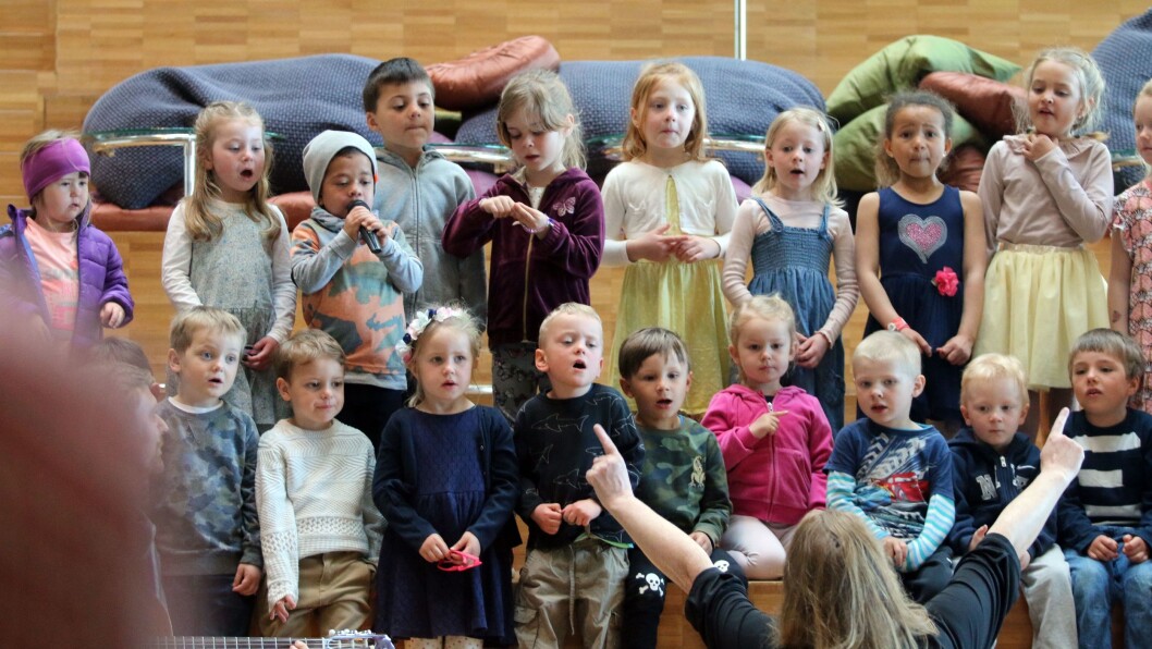 Barn fra Hanne´s Lekestue sørget for en fin og musikalsk start på konferansen. Barn fra Hanne´s Lekestue sørget for en fin og musikalsk start på konferansen.