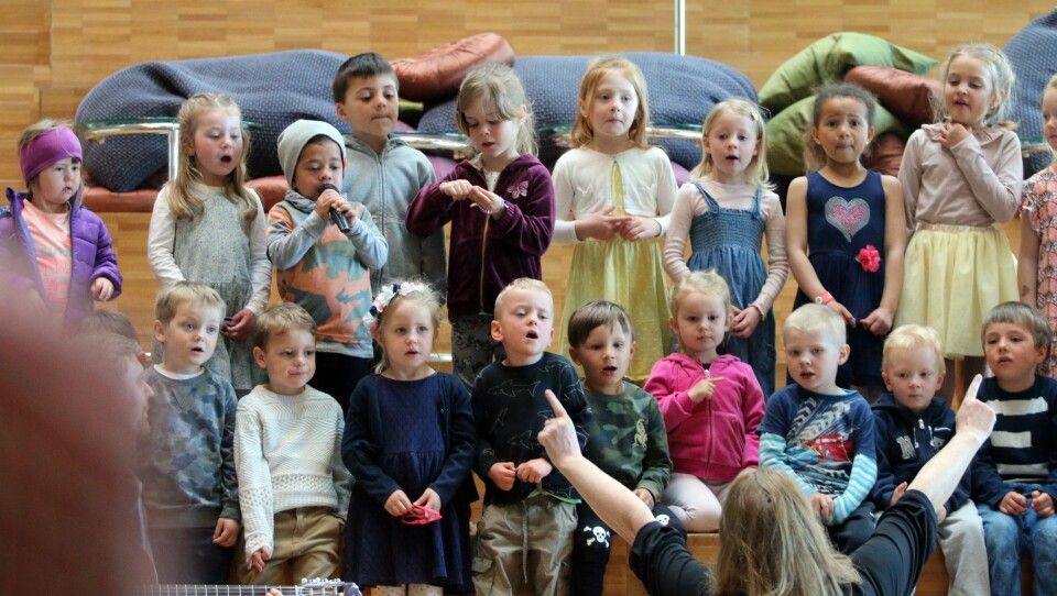 Barn fra Hanne´s Lekestue sørget for en fin og musikalsk start på konferansen.