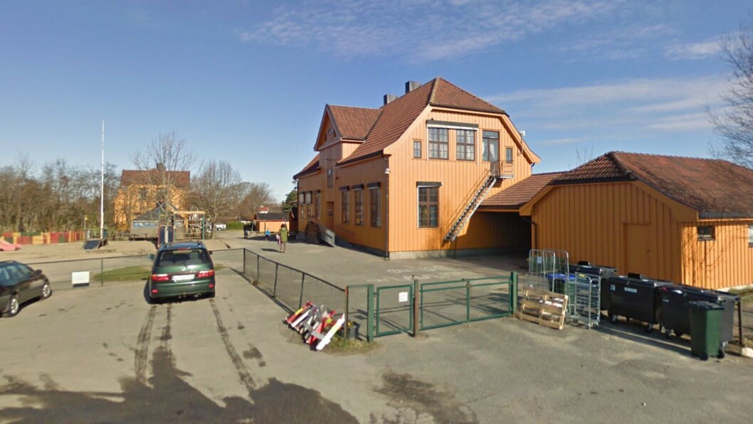 Det er ikke plass til alle barna i Klokkergården barnehage. Nå har kommunen bestemt seg for å flytte de eldste barna til nærmeste skole der det er 370 elever. Foto: Googlemaps Det er ikke plass til alle barna i Klokkergården barnehage. Nå har kommunen bestemt seg for å flytte de eldste barna til nærmeste skole der det er 370 elever. Foto: Googlemaps