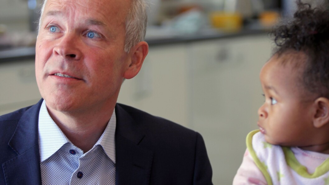 Kunnskaps- og integreringsminister Jan Tore Sanner, her på besøk i Regnbuen barnehage i Bodø. Foto: Mariell Tverrå Løkås Kunnskaps- og integreringsminister Jan Tore Sanner, her på besøk i Regnbuen barnehage i Bodø. Foto: Mariell Tverrå Løkås