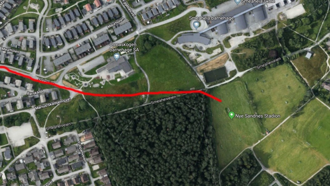 Ormaskogen barnehage har sendt klagebrev til Sandnes kommune etter at det ble kjent at store mengder med anleggstrafikk skal gå rett forbi porten til barnehagen de to kommende årene. Foto: Googlemaps Ormaskogen barnehage har sendt klagebrev til Sandnes kommune etter at det ble kjent at store mengder med anleggstrafikk skal gå rett forbi porten til barnehagen de to kommende årene. Foto: Googlemaps