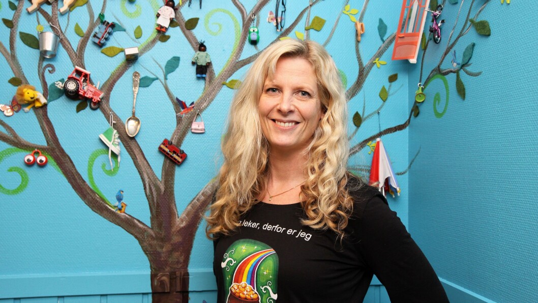 Trude Anette Brendeland kaller seg Fantasifantasten og er utdannet barnehagelærer med fordypning i barnekultur og kulturformidling. Hun har skrevet flere bøker og holder kurs og foredrag for barnehageansatte. Trude Anette Brendeland kaller seg Fantasifantasten og er utdannet barnehagelærer med fordypning i barnekultur og kulturformidling. Hun har skrevet flere bøker og holder kurs og foredrag for barnehageansatte.
