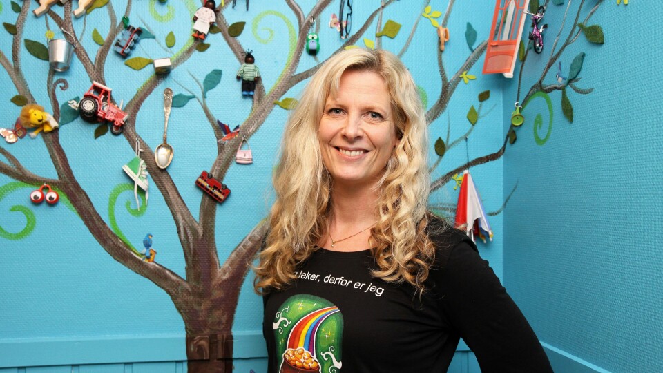 Trude Anette Brendeland kaller seg Fantasifantasten og er utdannet barnehagelærer med fordypning i barnekultur og kulturformidling. Hun har skrevet flere bøker og holder kurs og foredrag for barnehageansatte.