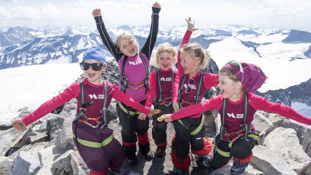 Fra venstre Julie Stensli van den Hoven, Nathalie Slagstad, Sarah Algrøy Hamre, Nora Algrøy og Vilde Førde Sollesnes. Fra venstre Julie Stensli van den Hoven, Nathalie Slagstad, Sarah Algrøy Hamre, Nora Algrøy og Vilde Førde Sollesnes.