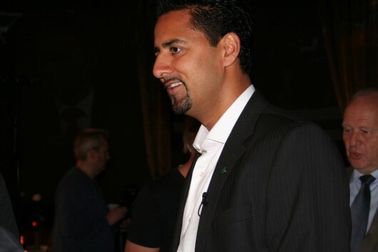 Venstres Abid Q. Raja lærte seg å svømme i voksen alder. Venstres Abid Q. Raja lærte seg å svømme i voksen alder.