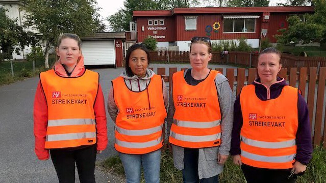 De ansatte i Krokusen barnehage i Sandefjord streiket for å få tariffavtale og de samme lønns- og pensjonsvilkårene som sine kolleger i offentlige barnehager. Nå er de tilbake i jobb. De ansatte i Krokusen barnehage i Sandefjord streiket for å få tariffavtale og de samme lønns- og pensjonsvilkårene som sine kolleger i offentlige barnehager. Nå er de tilbake i jobb.
