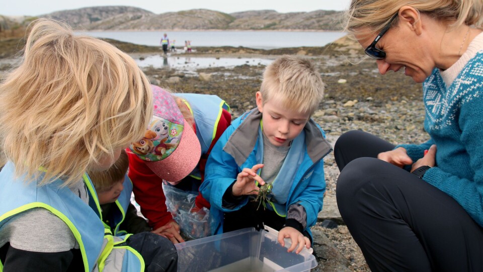 Barna i Asphaugen barnehage er ute hele året, og pedagogisk leder Ada Kramer er en av tre som har gått naturpilotkurs i barnehagen. Nå er de klare for Friluftslivets uke.