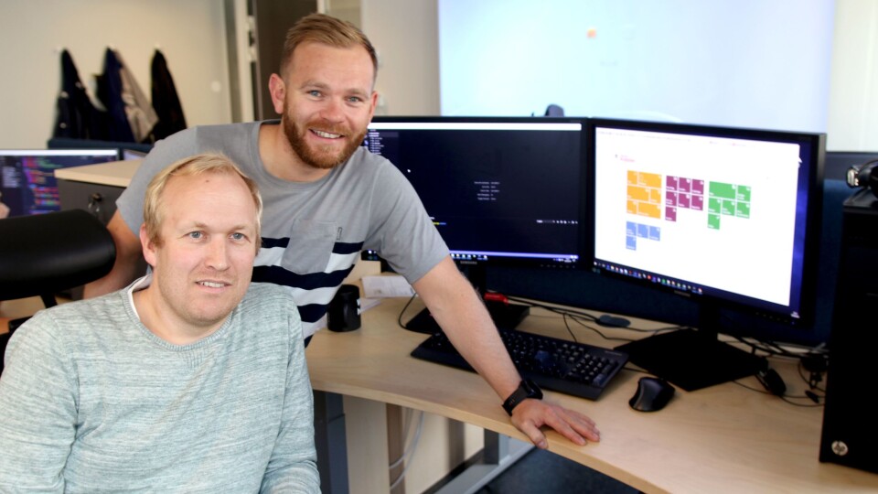 Systemutvikler Bjørge Susæg Stafsnes og produkteier Lars Espolin Johnson gleder seg til prosjektet de har jobbet intenst med den siste tiden endelig skal lanseres.,