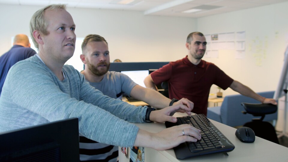 Kjetil Hafstad (til høyre) ble ansatt for å jobbe med appen på fulltid. Det har vært intense dager for å få alt ferdig til lansering.